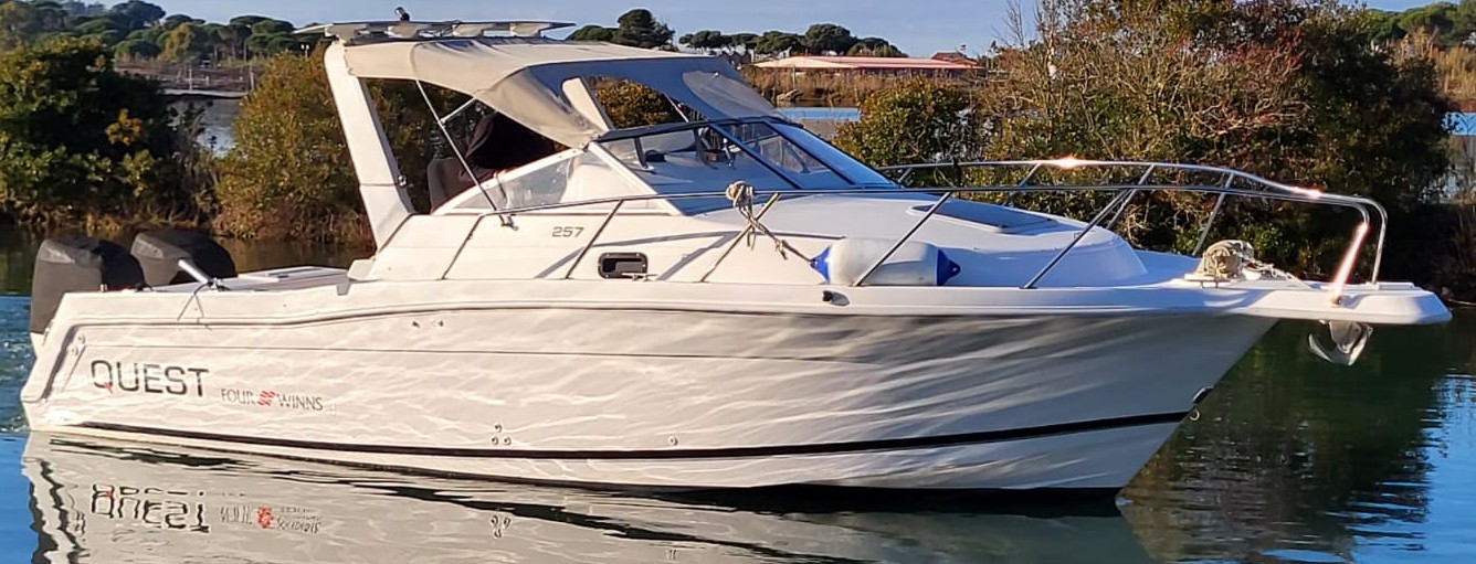 Four Winns 257 Quest + 2x200 Suzuki 2015<br><a href=dettaglio.aspx?Id=355 >VAI ALLA SCHEDA</a>